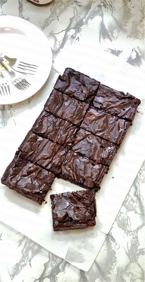 Eggless Brownies, Eggless Brownie Recipe, Easy Nutella Brownies, Nutella Recipes Brownies, Baileys Cake, Egg Free Desserts, Egg Free Baking, Brownie Desserts Recipes, Fudgy Brownie Recipe