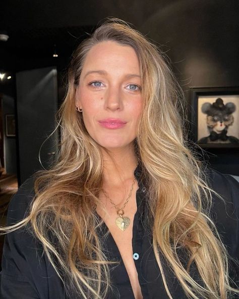 Fringe For Diamond Face, Blake Lively Hair Color, Blake Lively Blonde, Blake Lively Makeup, Blake Lively Hair, Blake Lively Family, Selfie Portrait, Blake Lively Style, Nails Heart