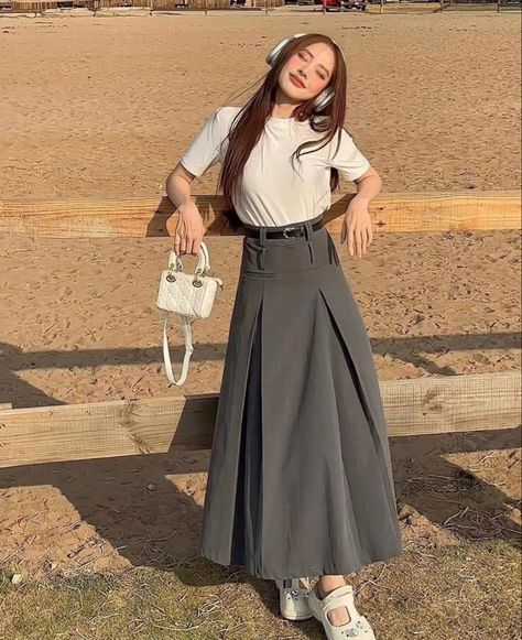 Outfit Ideas Korean Casual, Casual Long Skirt, Outfit Ideas Korean, Stylish Outfits Casual, Long Skirt Casual, Long Skirt Fashion, Best Casual Outfits, Korean Fashion Dress, Korean Casual