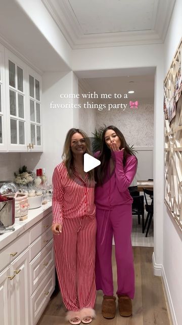 Deborah Trette on Instagram: "your sign to get together for a favorite things party! 🎀 it was a beautiful night full of yummy drinks, food, gifts + giving 💫 we each brought 3 of our favorite things, drew names and gifted them! finished the night by raffling 2 baskets full of goodies benefiting salvation army’s adopt-a-family! save + share with your besties #favoritethings #christmasparty #christmas #christmasideas #christmas #hosting #hostingtips #favoritethingsparty #pinkmas #christmasdecor" Girlsmas Party Ideas, Girls Christmas Night In, Favorite Things Party Christmas, Favourite Things Party Gift Ideas, Girls Night Holiday Party Ideas, Christmas Girls Night Activities, Favorite Things Christmas Party Ideas, Moms Christmas Party, Girlfriend Christmas Party Ideas