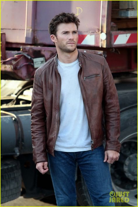 Scott Eastwood could almost be Logan too Francesca Eastwood, Captain America Jacket, Man Cafe, Brown Leather Jacket Men, Leather Jacket For Men, Celebrities Leather Jacket, Shearling Jacket Women, Scott Eastwood, Cafe Racer Jacket