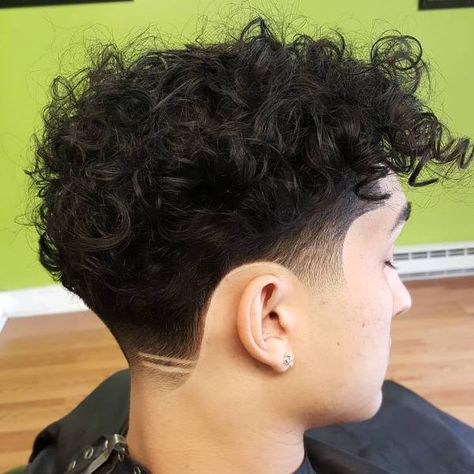 Medium Curly Cut With Undercut White Boy Haircuts, Messy Curly Hair, Men's Curly Hairstyles, Hipster Haircut, Curly Hair Fade, Drop Fade, Hipster Hairstyles, Medium Length Hair Men, Short Curly Haircuts