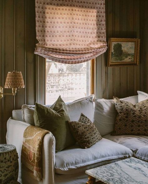 10 Rules For Mixing Patterns In Decorating - Decoholic Light And Dwell, Cottage Living Rooms, Cottage Kitchens, Cottage Living, Tv Room, Pattern Mixing, Living Room Inspiration, Home Living Room, Room Inspiration