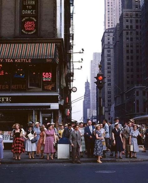 50s Aesthetic 1950s, 1950s Photography, Ruth Orkin, 1960s Aesthetic, 50s Aesthetic, 60s Aesthetic, Music Visualization, Autumn In New York, New York Pictures