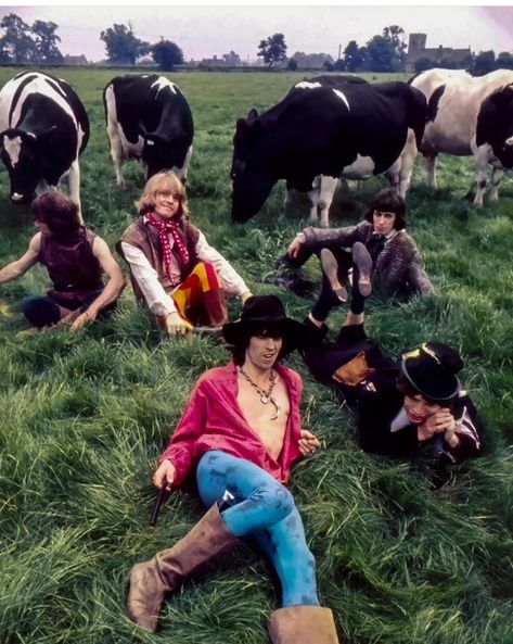 Rolling Stones Aesthetic, 1970s Rock And Roll, 70s Concert, Beggars Banquet, Kaleidoscope Eyes, Stones Aesthetic, Bill Wyman, Eccentric Style, Brian Jones