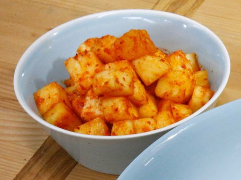 Pineapple Kimchi recipe from The Kitchen via Food Network Pineapple Kimchi Recipe, Pickled Pineapple Recipe, Fruit Kimchi, Pineapple Kimchi, Preserving Pickles, Salsa Peppers, Hoecake Recipe, Chinese Salads, Pickled Items