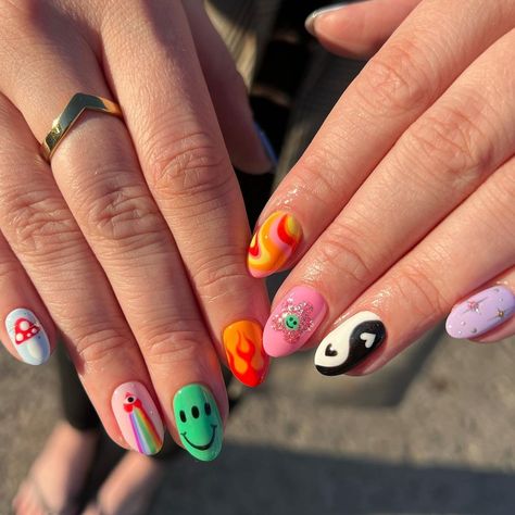 Nails By Ya Gal on Instagram: “Throwback to these Glastonbury beauties ✨” Smily Nails Designs, Groovy One Nails, Happy Face Gel Nails, Trippy Smiley Nails, Trippy Rainbow Nails, Fall Gel Nails, Retro Nails, Cute Simple Nails, Hippie Nails