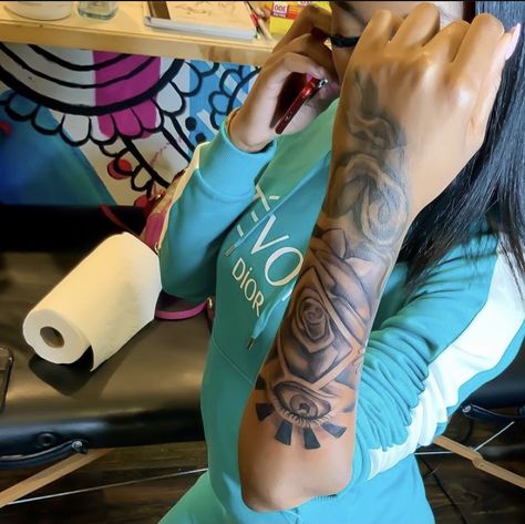 Dess Dior Tattoos, Dior Tattoos, Dior Tattoo, Dess Dior, Body Tattoos, Cute Tattoos, Tatting, Dior, Tattoos