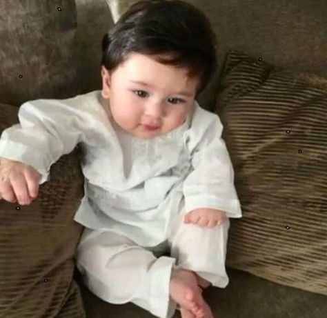 Taimur Ali Khan Pataudi, Taimur Ali Khan, Kids Dress Collection, Kareena Kapoor Khan, Celebrity Kids, Cute Stars, Ali Khan