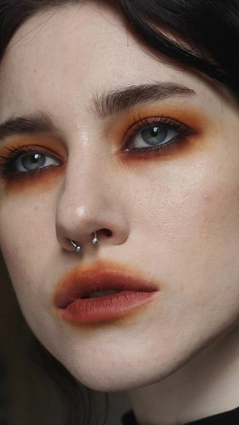 "Oh Christmas brow, oh Christmas brow, how lovely are your arches... Orange Grunge Makeup, 70s Grunge Makeup, Witchy Makeup Looks Halloween, Indie Makeup Aesthetic, Low Eyebrows Makeup, Burnt Orange Eyeshadow Looks, Cottagecore Aesthetic Makeup, Mystic Makeup, Apocalypse Makeup