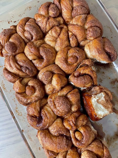 Rhodes Bake-N-Serv Sweet Cinnamon Knots (Frozen Rolls) - Alena's Home Cooking Frozen Rolls Recipes, Rhodes Bread Dough Recipes, Smell Like A Bakery, Cinnamon Knots, Rhodes Rolls Recipes, Rhodes Bread Dough, Rhodes Cinnamon Rolls, Rhodes Dinner Rolls, Christmas Rolls