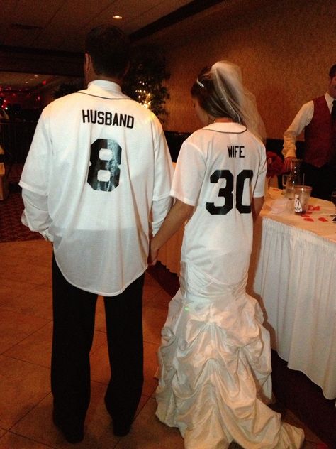 Baseball Wedding www.preparetowed.com Baseball Wedding Photos, Volleyball Couple, Baseball Wedding Ideas, Themed Wedding Dresses, Theme Engagement Photos, Softball Wedding, Baseball Themed Wedding, Sports Themed Wedding, Funny Wedding Pictures