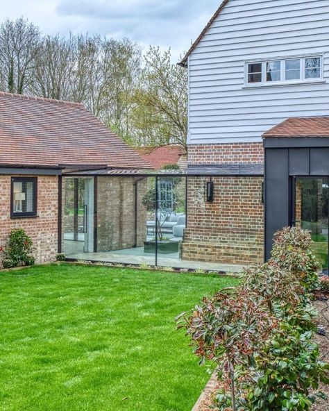 Minimal Door, Porch Extension, Red Brick Exteriors, 17th Century House, Glass Porch, Building Connections, Countryside Home, Outside Plants, Glass Extension