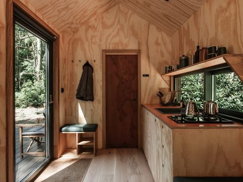 Unyoked's Off-Grid Tiny Homes Strong Demand From Travelers: Photos Wooden Fireplace, Cabin Kitchen, Off Grid Cabin, Tiny Cabins, Casa Container, Tiny Cabin, Tiny House Interior, Tiny House Cabin, Small Cabin