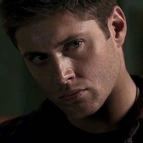 Dean Winchester Hot, Sam E Dean, Supernatural Wallpaper, Supernatural Pictures, Supernatural Dean Winchester, Sam And Dean Winchester, Winchester Supernatural, Supernatural Dean, Supernatural Cast