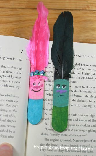 Stick Bookmarks, Poppy Craft For Kids, Poppy Craft, Movie Crafts, Trolls Birthday Party, Bookmark Craft, Popsicle Stick Crafts, Diy Bookmarks, Popsicle Stick