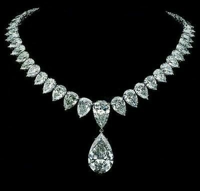 Diamond Necklace For Party, Luxury Necklace Diamonds, Luxury Diamond Necklace, Emerald Jewellery, Fantasy Closet, Diamond Jewelry Necklace, Jewellery Sets, Expensive Jewelry, Royal Jewelry