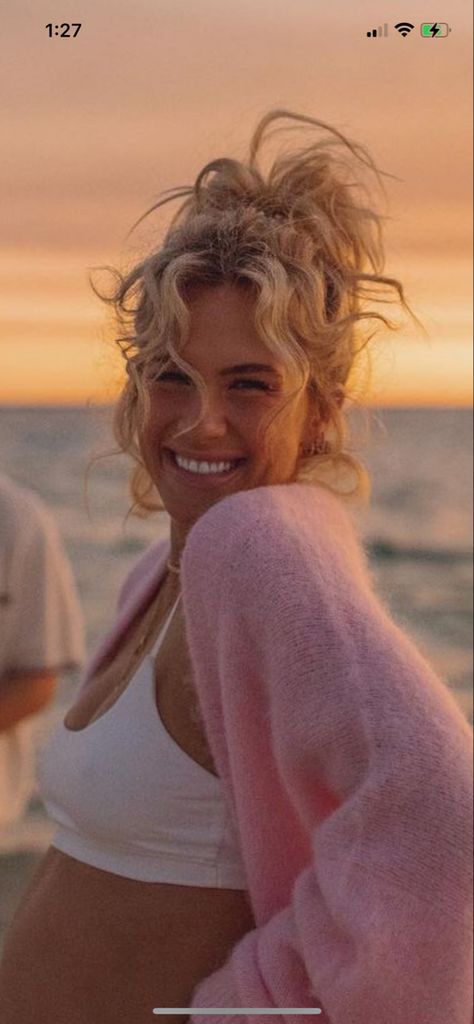 Blonde Naturally Wavy Hair, Face Framing Natural Curls, Beach Hair Inspiration, Beachy Hair With Bangs, Layered Beach Hair, Blonde Curly Curtain Bangs, Naturally Wavy Curtain Bangs, Mermaid Haircut Wavy Hair, Face Framing Curls Naturally Curly