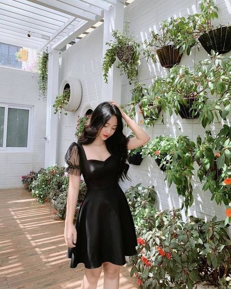 Black Net Frock, Short Frock Ideas, Net Frock, Fancy Short Dresses, Pretty Quinceanera Dresses, Stylish Short Dresses, Trendy Dress Outfits, Korean Fashion Dress, Flirty Dresses