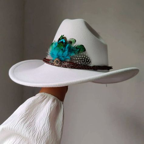 Feather Trimmed 9CM Wide Brim Western Hats Woodland Gatherer Australia Decorated Sun Hats, Vaquera Boots, Sombrero Cowboy, Feathered Hat, Rodeo Party, Country Hats, Boho Festival Fashion, Painted Hats, Bohemian Vibes