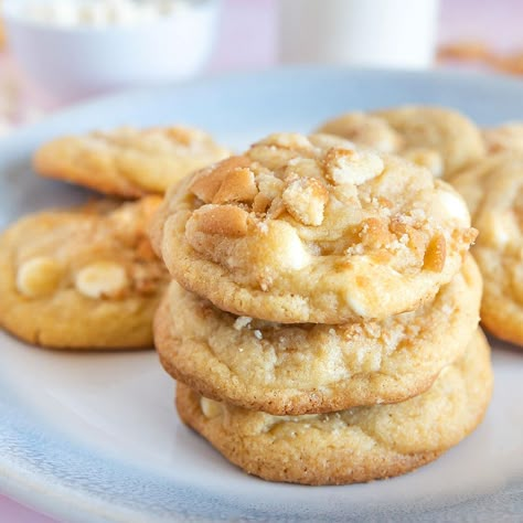 Banana Pudding Cookies Banana Pudding Cookies Recipes, Banana Cream Pie Cookies, Cranberry Biscotti Recipe, Banana Pudding Dessert, Apple Cookies Recipes, Banana Pudding Cookies, Pudding Cookies Recipes, Banana Pudding Desserts, Pecan Pie Cookies