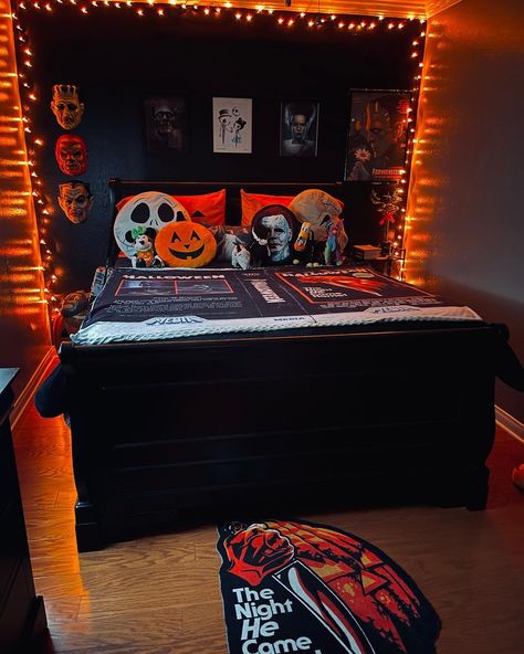 Horror Themed Bedroom, Horror Room Decor, Horror Bedroom, Spooky Room, Spooky Bedroom, Horror Room, Gothic Decor Bedroom, Halloween Bedroom Decor, Halloween Room