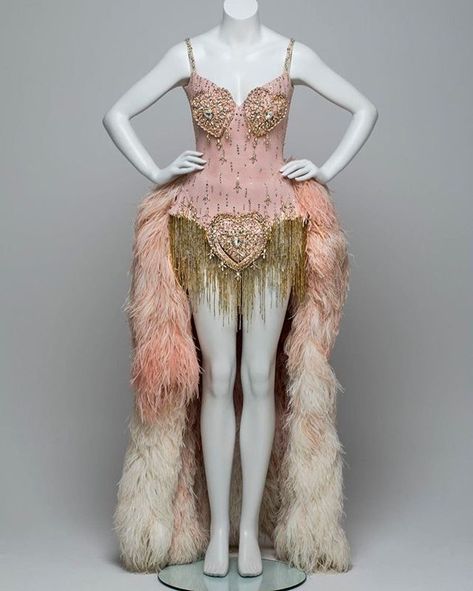 Moulin Rouge had wonderful costumes. It’s set in 1899 and, designer Catherine Martin plays with the conventions of that time while giving… Burlesque Film, Satine Moulin Rouge, Moulin Rouge Costumes, Burlesque Movie, Burlesque Fashion, Big Tent, Burlesque Outfit, Showgirl Costume, Movie Outfits