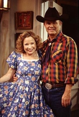 you're darn tootin'. Kitty and Red My favorite TV couple :) Kitty Foreman, That 70s Show Cast, That 70s Show Characters, Red Foreman, That 70s Show Aesthetic, Kurtwood Smith, 70s Icons, 1970s Hairstyles, Tv Moms