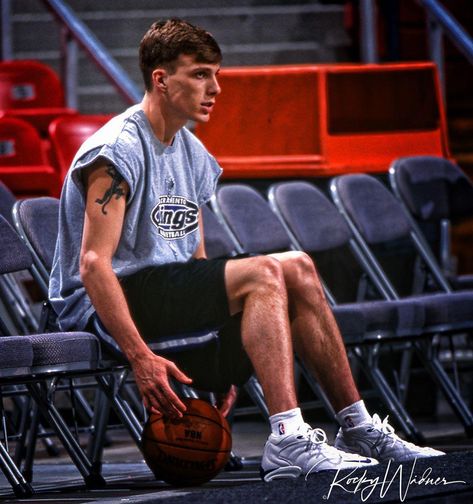 Jason Williams on Instagram: ““They don’t pay you a million dollars for two handed chest passes.” - Pistol Pete Maravich!!! 😂🙏🏼 Pistol forever the 🐐🐐 to me!! Everybody…” Everybody Always, Pete Maravich, Memphis Basketball, Jason Williams, Ball Aesthetic, Basketball Players Nba, A Million Dollars, Nba Wallpapers, Nba Championships