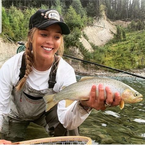 Fly Fishing Girls, Hunting Girls, Bowfishing, Fishing Pictures, Fishing Women, Fishing Girls, Fishing Life, Rainbow Trout, Sport Fishing