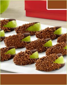 Cinnamon Chocolate Apple Wedges® Box Dipped Apple Slices, Covered Apples, Chocolate Covered Apples, Yummy Sweets, Apple Slices, Chocolate Dipped, Eat Dessert, Fruit Desserts, Sweets Treats