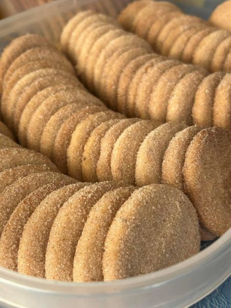 Biscochitos - Easy DIY Recipes Biscocho Recipe, Crowd Meals, Mexican Cookies, Anise Cookies, Mexican Desserts, Dessert Snacks, Sweet White Wine, Anise Seed, Crispy Cookies