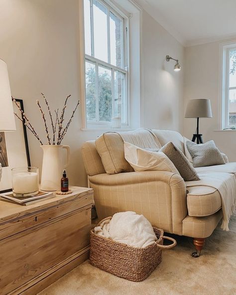 𝐑𝐞𝐧𝐨𝐯𝐚𝐭𝐢𝐧𝐠 𝐑𝐢𝐝𝐠𝐞𝐰𝐚𝐲 (@renovatingridgeway) • Instagram photos and videos Neutral Cosy Living Room, Cosy Lounge Ideas, Living Room Ideas Rustic, Room Ideas Rustic, Cottage Lounge, Cozy Neutral Living Room, Room Scandinavian, Scandinavian Living Room, Sitting Room Design