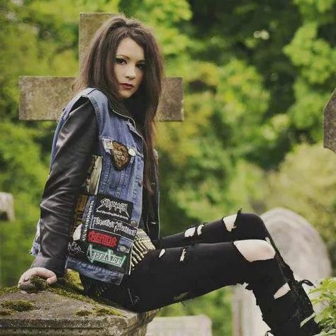 Metal Girl Outfit, Metal Concert Outfit, Metal Girl Style, Metal Aesthetic, Metal Outfit, Metalhead Girl, Black Metal Girl, Heavy Metal Girl, Heavy Metal Fashion