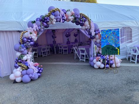 Tangled Balloon Arch, Rapunzel Balloon Arch, Tangled Balloon Garland, Sweet 16 Themes Disney Tangled, Tangled Theme Backdrop, Rapunzel Balloons, Quinceanera Entrance, Tangled Rapunzel Balloon Garland, Rapunzel Quinceanera Theme