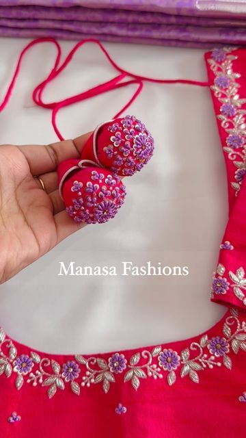 Rani Pink Saree Contrast Blouse, Work Blouse Designs Simple, Simple Work Blouse Designs, Simple Work Blouse, Simple Maggam Work Blouses, Blouse Designs Simple, Simple Maggam Work, Lavender Saree, Gold Blouse Designs