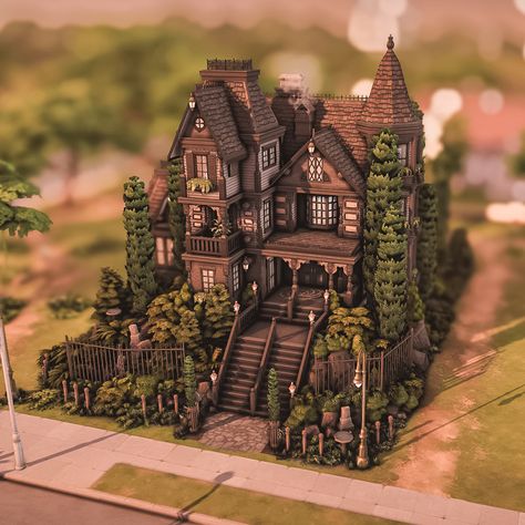 🖤 Base Game Dark Manor 🖤 I'm so happy that there are now some new color variations for many items in the base game. Building is twice as much fun! I'm hoping for a few more plants in the BaseGame at some point haha, but I don't think that'll happen. 🖤🌲🌇🖤🌲🌇🖤🌲🌇 This Victorian house on an overgrown hill has three bedrooms and is fully furnished. The furnishings are decorated in dark and heavy tones. 🖤🌲🌇🖤🌲🌇🖤🌲🌇 #thesims4builds #thesims4homes #showusyourbuilds #sccregram #somesimlishbuild #sim... Gothic Home Plans, Gothic House Layout, Stardew House Color, Sims 4 House Design Interior, Sims 4 Manor House, Glimmerbrook House Sims 4, Sims4 Base Game House, Victorian Homes Layout, Sims4 House Layout