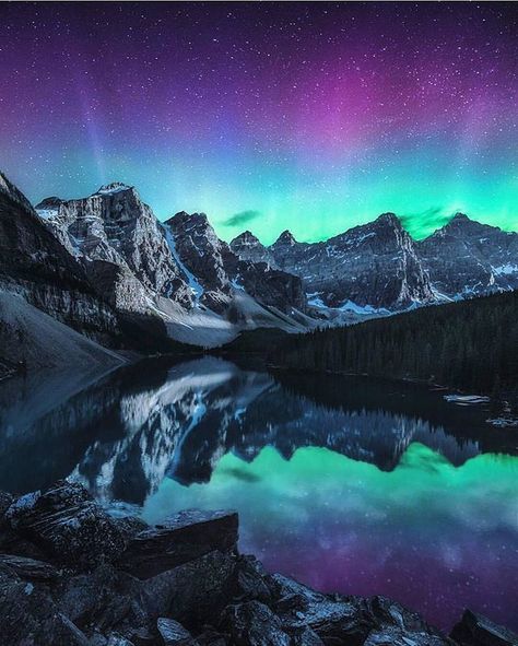 Moraine Lake, Banff National Park, Alberta, Canada | Photography by © Tom Hill (@tomhill_photography) #EarthOfficial Unusual Landscapes, Norway Places To Visit, Aurora Lights, Canada Photography, Landscape Tattoo, Northern Lights (aurora Borealis), Aurora Borealis Northern Lights, Beautiful Skies, Moraine Lake