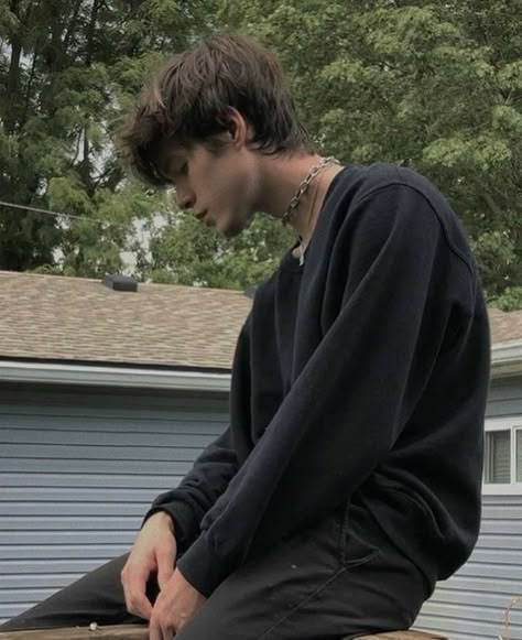 noahshaw | mara dyer trilogy | shaw confessions Hommes Grunge, Grunge Boy Aesthetic, Grunge Guy, Haircut 2023, Look Grunge, Skater Boys, Grunge Guys, Grunge Boy, Men Haircut Styles