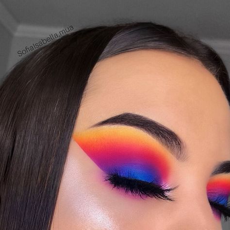 16.3k Followers, 2,577 Following, 84 Posts - See Instagram photos and videos from Sofia Isabella (@sofiaisabella.mua) Maquillage Goth, Bright Eye Makeup, Bright Makeup, Eye Makeup Designs, Simple Eye Makeup, Colorful Eye Makeup, Makeup Eye Looks, Creative Eye Makeup, Creative Makeup Looks