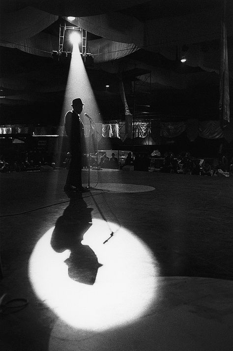 Frank Sinatra, 1961 | by Dennis Stock Frank Sinatra Wallpaper Aesthetic, Chandra Song, Frank Sinatra Aesthetic Vintage, Frank Sinatra Wallpaper, Frank Sinatra Aesthetic, Dennis Stock, Jazz Bar, Jazz Art, Jazz Club