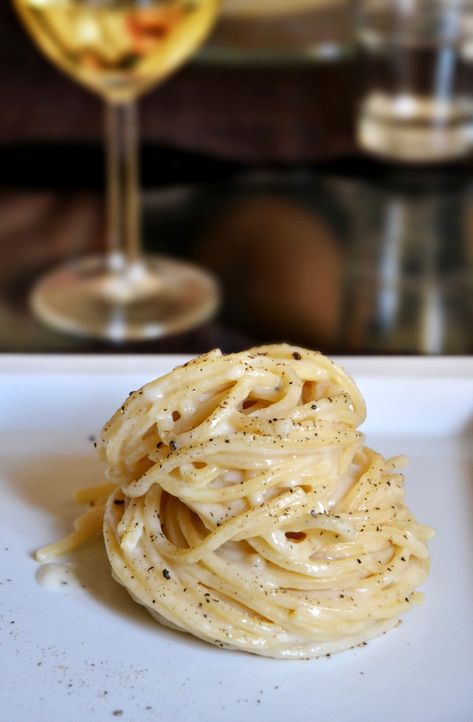 How to make Spaghetti Cacio e Pepe like a Roman | Tales of Ambrosia How To Make Spaghetti, Cup Of Jo, Italian Dishes, Couscous, Pasta Dishes, Lasagna, Pasta Recipes, Italian Recipes, Pesto