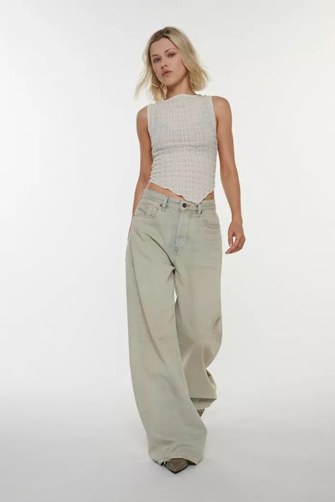 Women's Baggy Jeans | Urban Outfitters Baggy Pants Style Women, Pants Style Women, Baggy Pants Style, Jeans Urban Outfitters, Pants Women Fashion, Pants Style, Baggy Pant, Baggy Pants, Trendy Colors