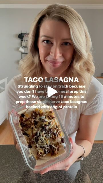 Ashley Starcher | Macro Coach on Instagram: "A MUST SAVE 🙌🏼 5 ingredient taco lasagna for when. you need an easy protein packed meal prep, but don’t have hours to spend on meal prepping!  Serves 4  Ingredients: 4 tortillas (I used Ole Xtreme tortillas) 1 lb ground beef 1 packet taco seasoning 1 can black beans Colby jack cheese  Brown your ground beef and season with taco seasoning as directed. Cut your tortillas in half. Layer your bowls: 1/2 tortilla, ground beef (2oz), black beans (32g), cheese (15g) and repeat! Bake for 15-20 minutes or until the cheese is melted! Enjoy!  Macros per serving: 422 Calories 27 C | 18 F | 38 P" Taco Lasagna, Can Black Beans, Easy Protein, Counting Macros, Protein Packed Meals, Better Balance, Colby Jack, Colby Jack Cheese, Work Lunch