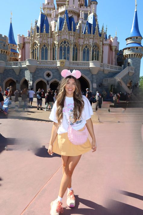 Check out this photo from hannahadams Disneyland Outfit Women, Disney Looks Outfits, Disney Outfits Magic Kingdom, Aesthetic Disney Outfits Summer, Disney Oversized Shirt Outfit, Poses For Disney Pictures, Disneyland Princess Outfit, Spring Disneyland Outfits, Amazon Disney Outfits