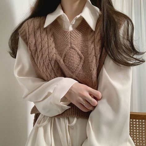 Stain Aesthetic, Light Academia Fashion, Light Academia Outfit, Coffee Stain, Academia Outfits, Academia Fashion, Korean Girl Fashion, Light Academia, Mode Inspo