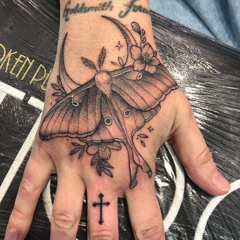 Luna Moth Tattoo, Mother Tattoos For Children, Moth Tattoo Design, Basic Tattoos, Lady Bug Tattoo, Moth Tattoo, Hand Tattoos For Women, Small Hand Tattoos, Different Tattoos