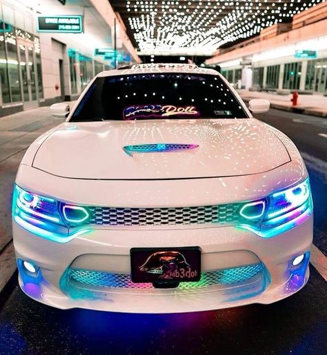 Dodge Charger Hellcat, Dream Cars Mercedes, Charger Srt, Dodge Muscle Cars, Fast Sports Cars, Pimped Out Cars, Pretty Bike, Girly Car, Dream Cars Jeep