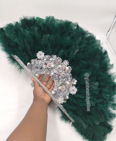 Feather Fans Wedding, How To Make Bridal Fans Ghana, Bridal Hand Fan Designs, Bridal Fan Nigerian, Bridal Hand Fan Nigeria, Rose Gold Wedding Flowers, Aqua Wedding Colors, Bridal Fans, Crystal Wedding Decor