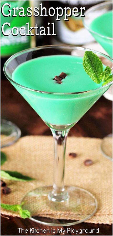 Grasshopper Cocktail with Mint and Chocolate Curls Garnish Grasshopper Cocktail Recipes, Grasshopper Cocktail, Green Cocktails, Mint Cocktails, Classic Cocktail Recipes, After Dinner Drinks, Cocktail Recipes Easy, Peppermint Patties, Greens Recipe